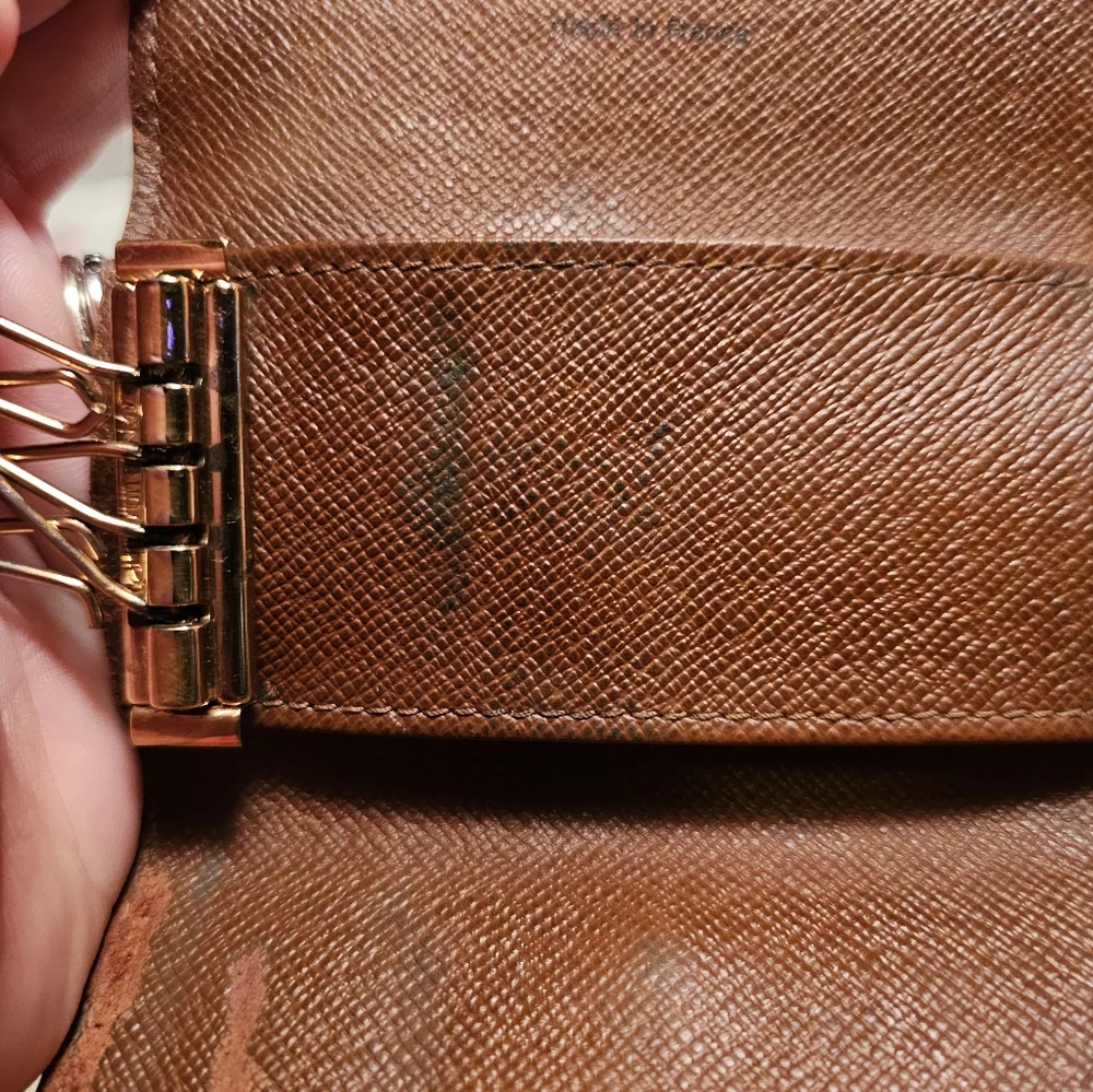 Louis Vuitton Vintage Monogram 4-key Wallet - Picture 9 of 10